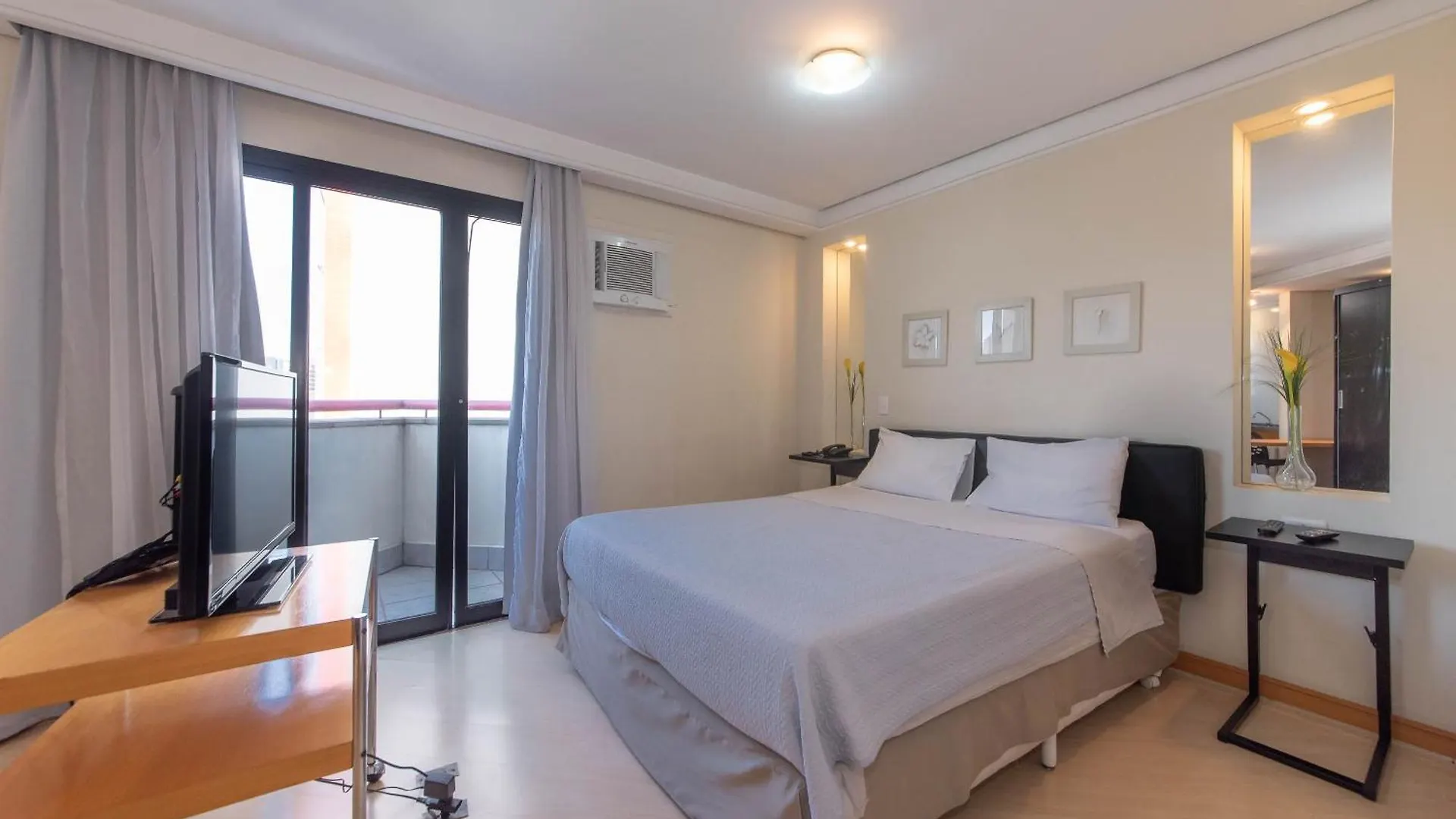 Flat Na Rua Sena Madureira - Bienal Apartman São Paulo